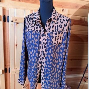 VENUS Blue and Tan Leopard Print Button-Up blouse